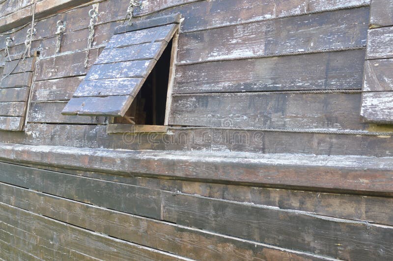 Lato esterno di un bordo della nave di legno immagini stock libere da diritti Lato esterno di un bordo della nave di legno immagini stock libere da diritti