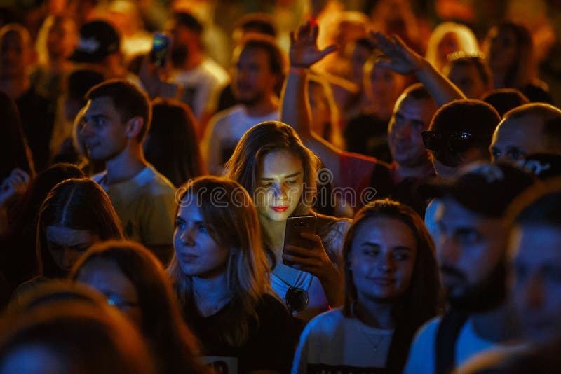 Lato festiwalu muzykiego tłumu bawić się plenerowy fotografia royalty free Lato festiwalu muzykiego tłumu bawić się plenerowy fotografia royalty free