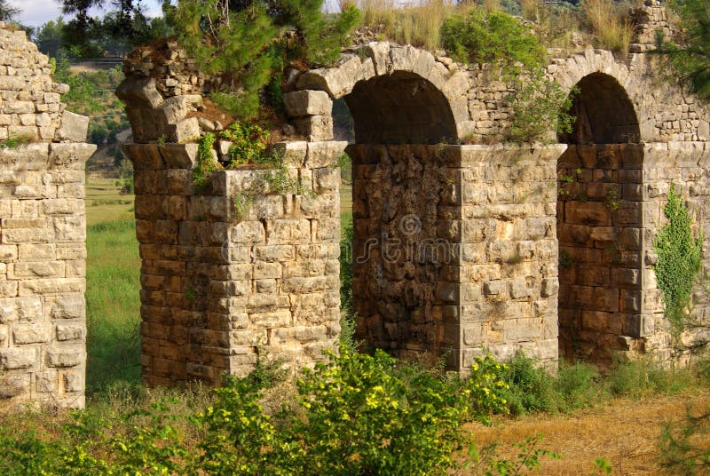 LATO, TURCHIA - giugno 2014: Aquedotto romano vicino a Manavgat