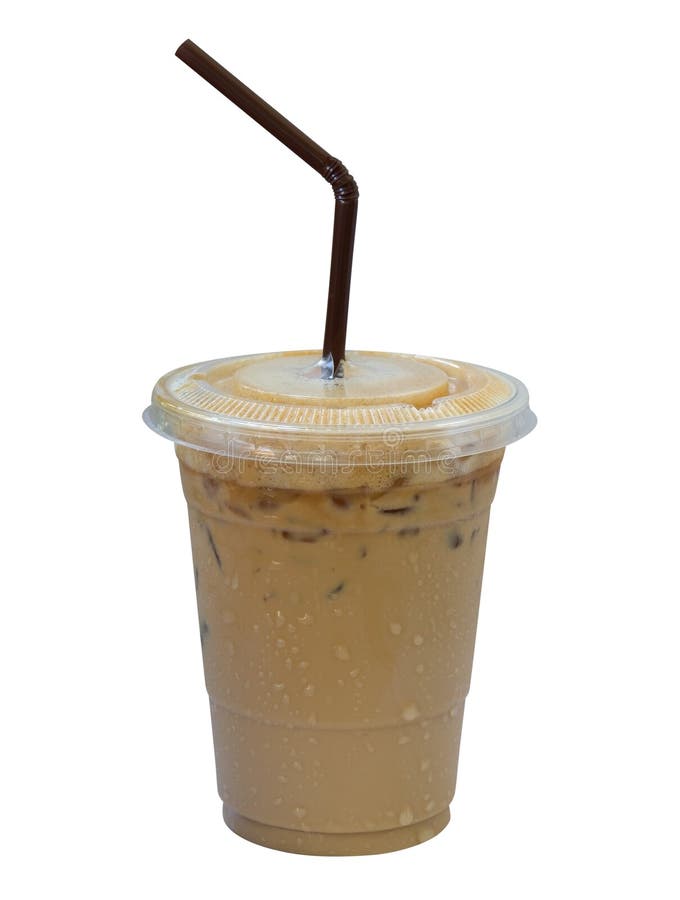 Latte för med is kaffe i den plast- koppen som isoleras på vit bakgrund, c royaltyfria bilder