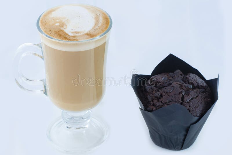 Latte булочки и кафа стоковые фотографии rf Latte булочки и кафа стоковые фотографии rf