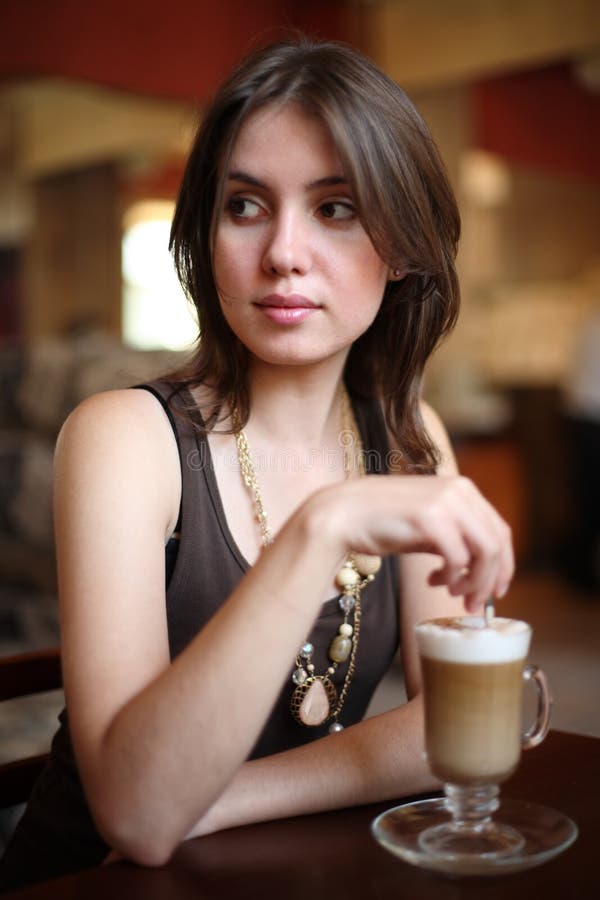 latte девушки кофе стоковое фото rf latte девушки кофе стоковое фото rf