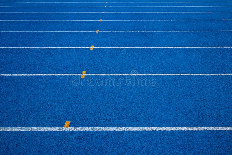 Laufbahn mit Zahl Blaue Laufbahn im Stadion stockbilder Laufbahn mit Zahl Blaue Laufbahn im Stadion stockbilder