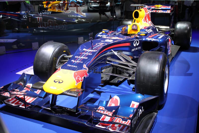 Laufendes Auto der Red Bull-Formel 1 lizenzfreie stockbilder Laufendes Auto der Red Bull-Formel 1 lizenzfreie stockbilder