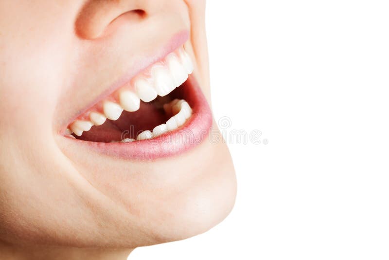 Risa de feliz una mujer saludable dientes blancos.