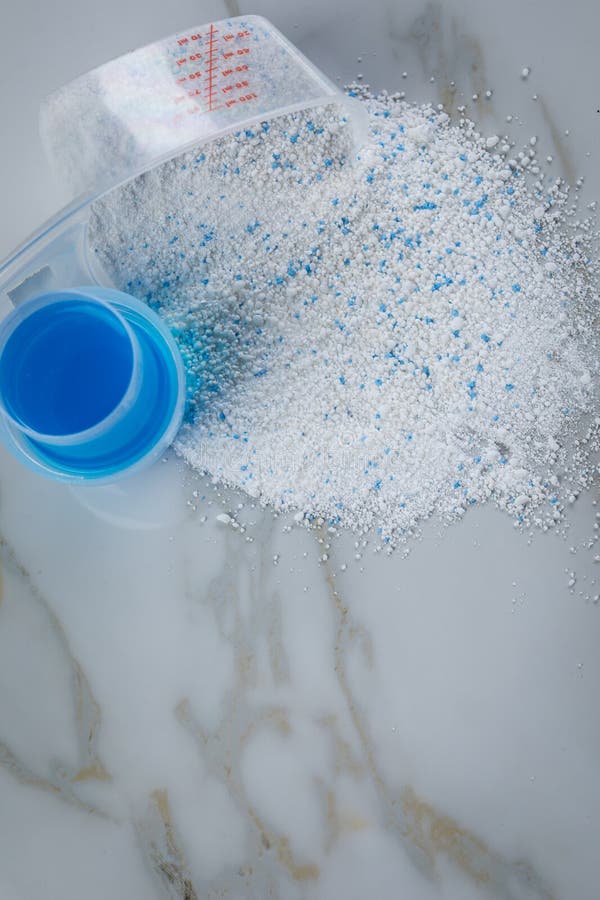 https://thumbs.dreamstime.com/b/laundry-detergent-powder-blue-liquid-gel-measuring-cup-143723678.jpg