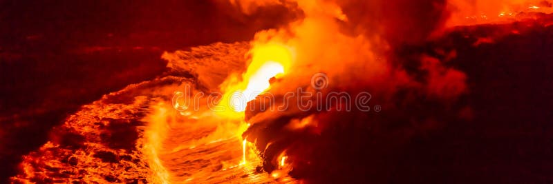 Lava Stroomt 's Nachts in Hawaï Oceaan Afbeelding - of hitte, achtergrond: 156884025