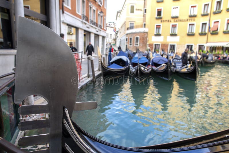 Lavabo Bacino Orseolo de Orseolo en Venecia Las góndolas se cierran para arriba Estacionamiento de la góndola Venecia Italia imagenes de archivo Lavabo Bacino Orseolo de Orseolo en Venecia Las góndolas se cierran para arriba Estacionamiento de la góndola Venecia Italia imagenes de archivo