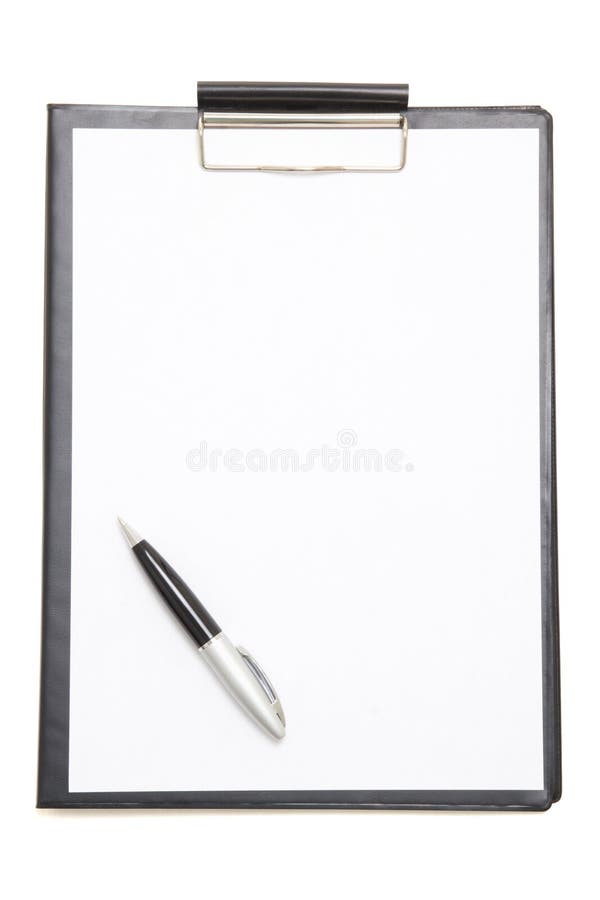 Lavagna per appunti nera con lo strato della carta in bianco e penna isolata su bianco fotografia stock libera da diritti Lavagna per appunti nera con lo strato della carta in bianco e penna isolata su bianco fotografia stock libera da diritti