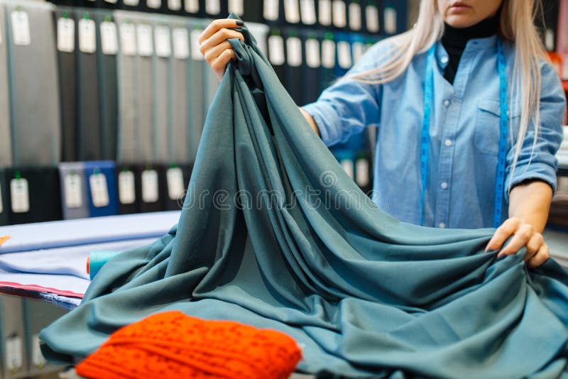 Lavori di conchiglia con tessuto, officina tessile fotografia stock libera da diritti Lavori di conchiglia con tessuto, officina tessile fotografia stock libera da diritti