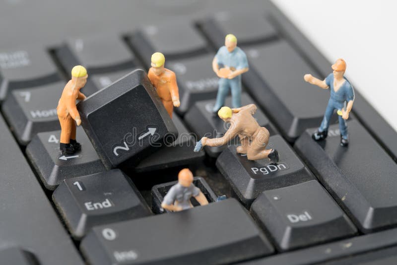 Lavoro della gente sulla tastiera di computer immagini stock Lavoro della gente sulla tastiera di computer immagini stock