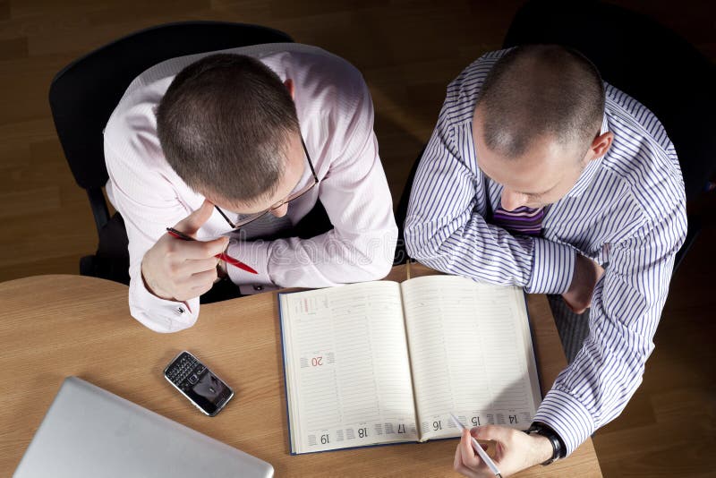 Lavoro di squadra in ufficio fotografie stock libere da diritti