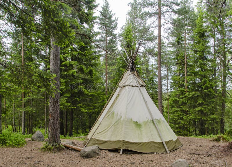 Чум 4 букв. Палатка по типу чум. Палатка по образу чум. Polish Lavvu Tent. Чум из кожи моделька.