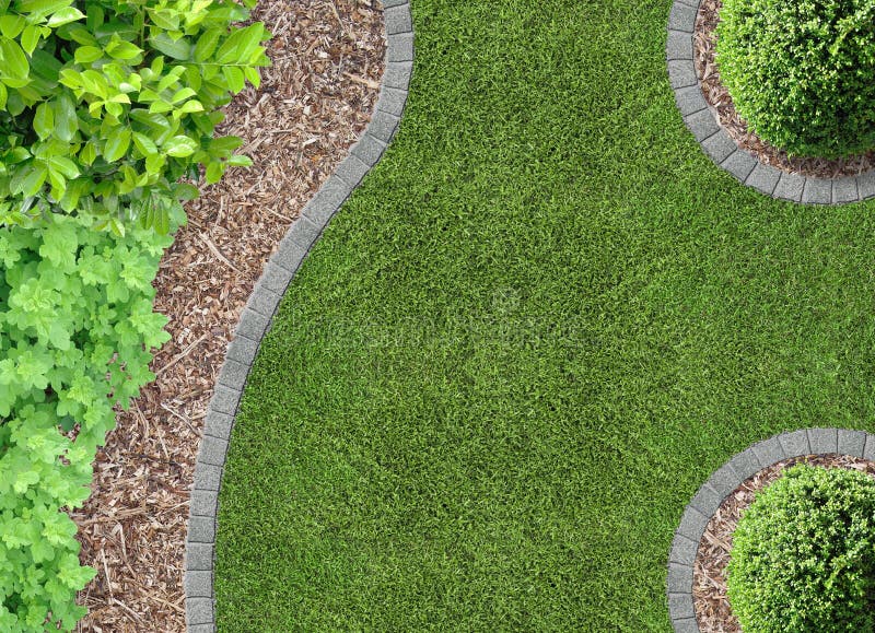 Compost pentru scoarța de pe peluză și plante stock images
