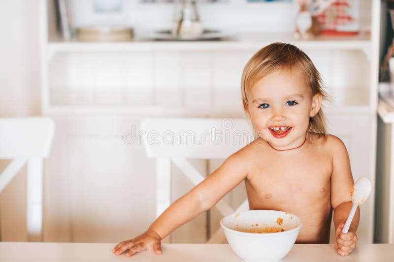 Le Bebe Adorable Avec Le Bon Appetit Mange Des Pates Image Stock Image Du Bebe Pates Le Bebe Adorable Avec Le Bon Appetit Mange Des Pates Image Stock Image Du Bebe Pates