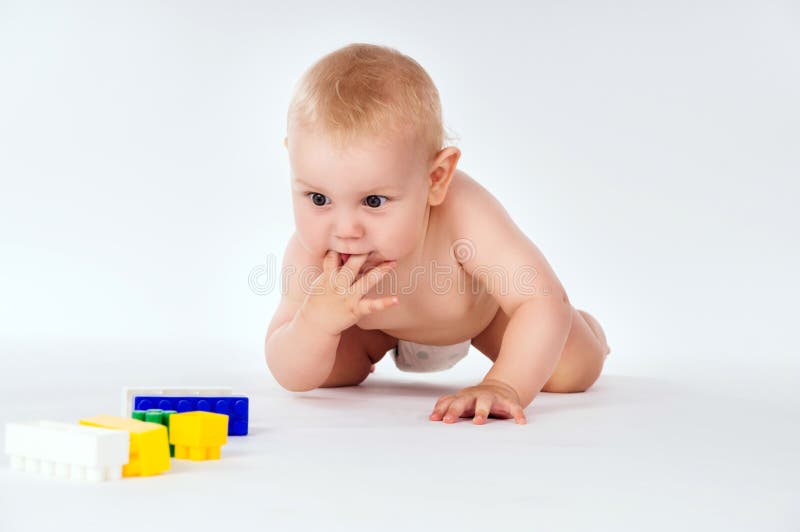 Le Bebe Rampe Sur Tous Les Fours Image Stock Image Du Rire Cheri Le Bebe Rampe Sur Tous Les Fours Image Stock Image Du Rire Cheri