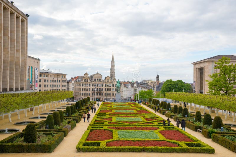 Le bâti des arts ou du Kunstberg fait du jardinage à Bruxelles, Belgique images libres de droits Le bâti des arts ou du Kunstberg fait du jardinage à Bruxelles, Belgique images libres de droits