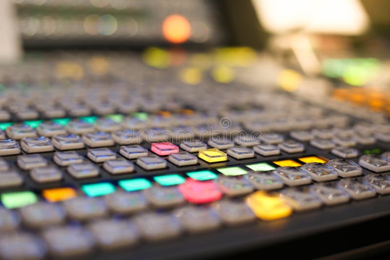 Le changeur se boutonne dans la chaîne de télévision de studio, l'audio et la vidéo Productio photo libre de droits Le changeur se boutonne dans la chaîne de télévision de studio, l'audio et la vidéo Productio photo libre de droits