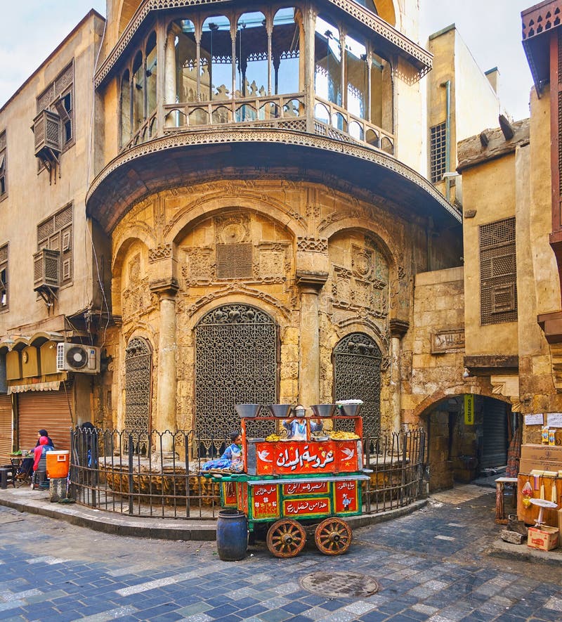 Le chariot de nourriture chez vieux Sabil, le Caire, Egypte photographie stock Le chariot de nourriture chez vieux Sabil, le Caire, Egypte photographie stock