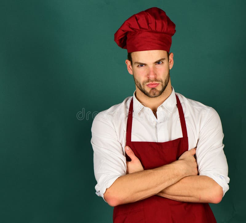 Concept De Cuisine Et De Cuisine Homme Sexy En Chapeau Bordeaux Et Tablier  Chef Attrayant Habillé En Cuisiniers