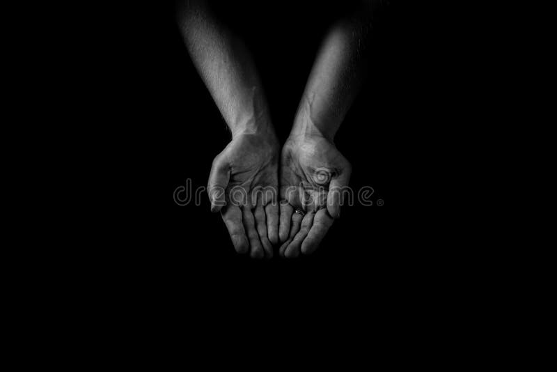 Le concept de coup de main, le ` s d'homme remet des paumes, donnant le soin et suppl. images stock Le concept de coup de main, le ` s d'homme remet des paumes, donnant le soin et suppl. images stock