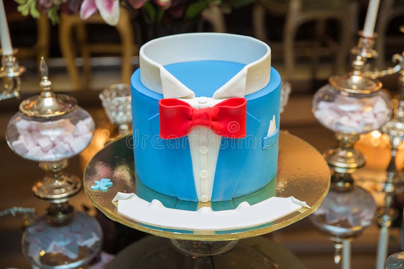 Gâteau Bleu Avec La Petite Boule Douce De Colorfull . Décoration Pour Le  Beurre Et L'argent Du Bekery. Le Gâteau De Colorfull Saut Photo stock -  Image du décoration, dessert: 170016538