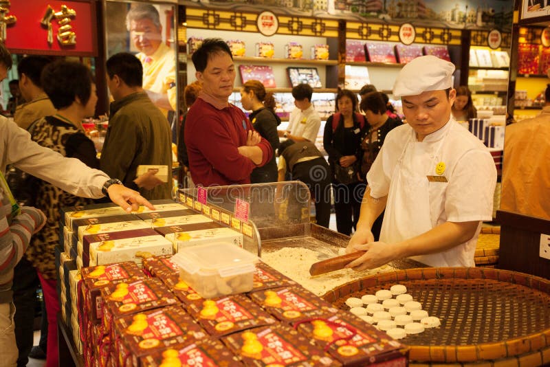 Le confiseur fabrique des biscuits de magasin de bonbons dans Macao photos libres de droits Le confiseur fabrique des biscuits de magasin de bonbons dans Macao photos libres de droits