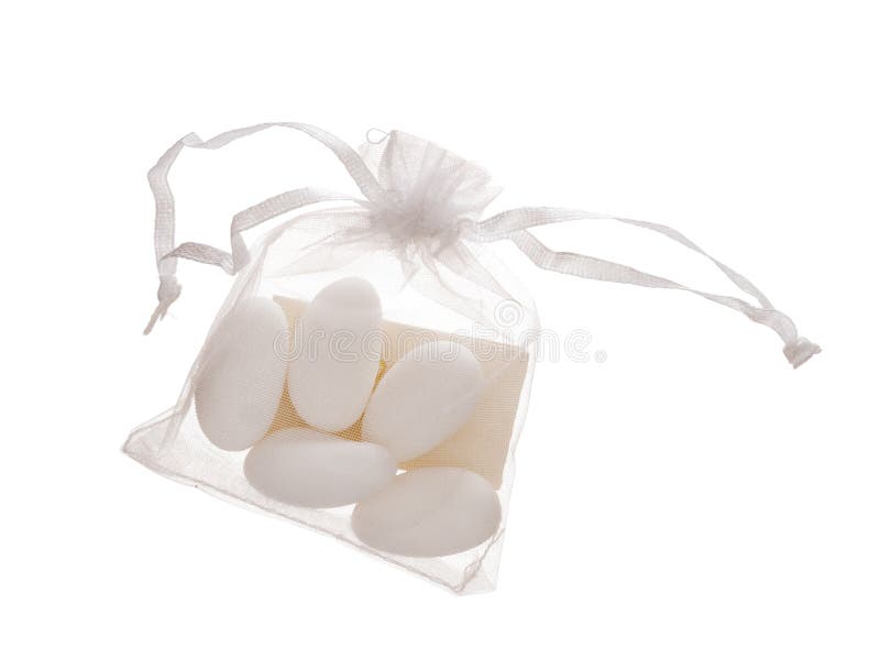 Le Contenu De Bomboniere 5 A Sucre Des Amandes Dans Le Sac Avec La Note Traditionnellement Donnee Comme Faveur De Mariage Cade Image Stock Image Du Sucre Note