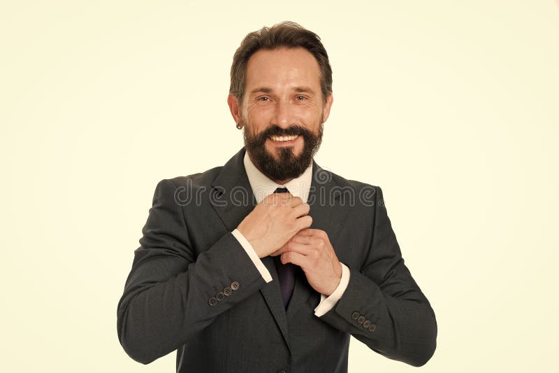 Le costume formel m?r barbu d'homme d'affaires ajustent l'accessoire L'homme d'affaires ou le directeur pr?parent l'?quipement Co photo libre de droits Le costume formel m?r barbu d'homme d'affaires ajustent l'accessoire L'homme d'affaires ou le directeur pr?parent l'?quipement Co photo libre de droits