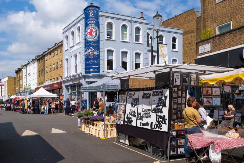 Le célèbre marché de la rue Portobello Road à Londres photos libres de droits Le célèbre marché de la rue Portobello Road à Londres photos libres de droits