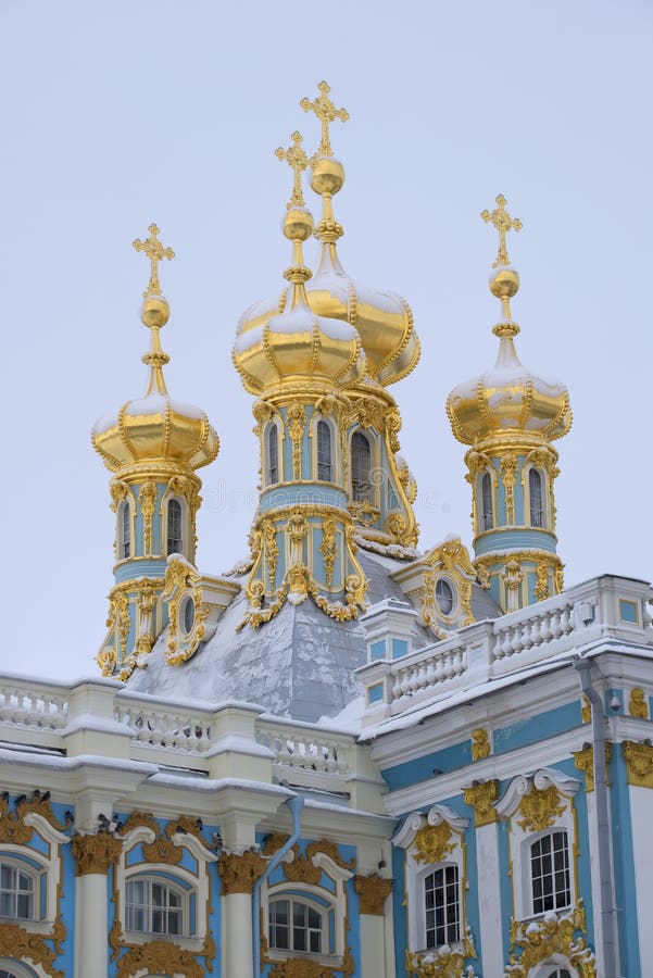 Le dôme de l'église du jour d'hiver de résurrection Catherine Palace, Tsarskoe Selo photo libre de droits Le dôme de l'église du jour d'hiver de résurrection Catherine Palace, Tsarskoe Selo photo libre de droits