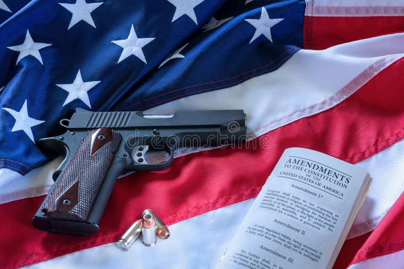 Pistolet Sur La Vue De Dessus De Fond Du Drapeau Américain Amérique Lois  Sur Les Armes à Feu Dans Le Concept D'autodéfense Des états-unis