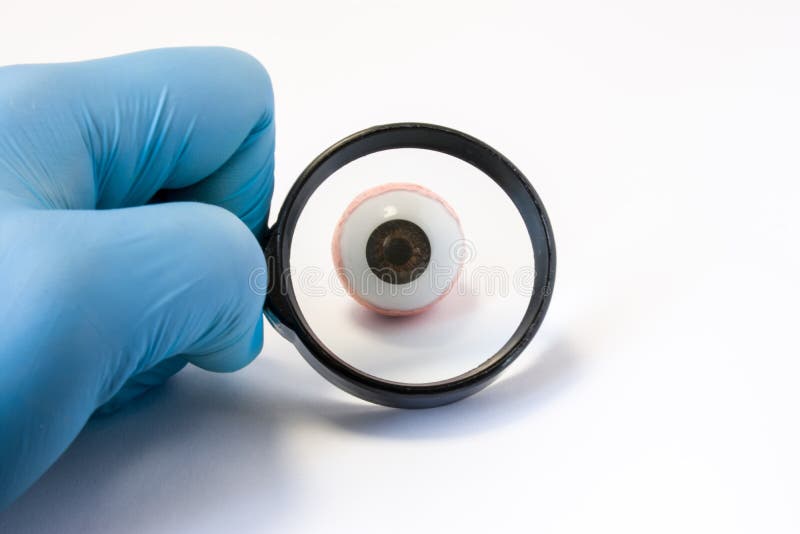 Le diagnostic et la détection des pathologies de maladies oculaires se sont associés à la rupture de la vision normale et aux ano images libres de droits Le diagnostic et la détection des pathologies de maladies oculaires se sont associés à la rupture de la vision normale et aux ano images libres de droits