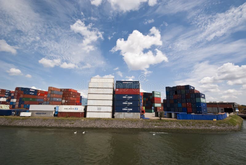 Le dock du conteneur image stock Le dock du conteneur image stock