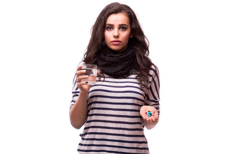 Le donne stanno prendendo le medicine e le vitamine per il malato di aiuto immagine stock libera da diritti Le donne stanno prendendo le medicine e le vitamine per il malato di aiuto immagine stock libera da diritti