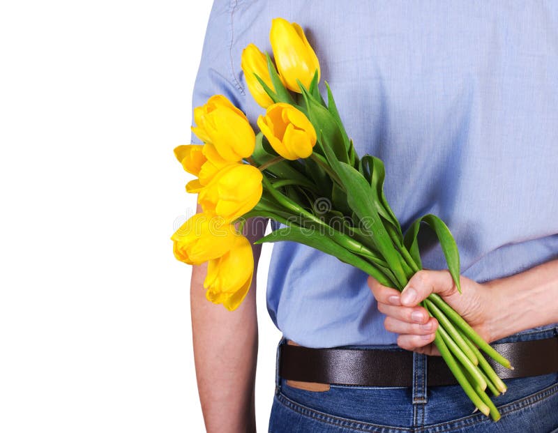 Le dos de l'homme avec les tulipes jaunes image libre de droits Le dos de l'homme avec les tulipes jaunes image libre de droits