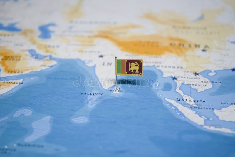 Le Drapeau De Sri Lanka Dans La Carte Du Monde Image Stock