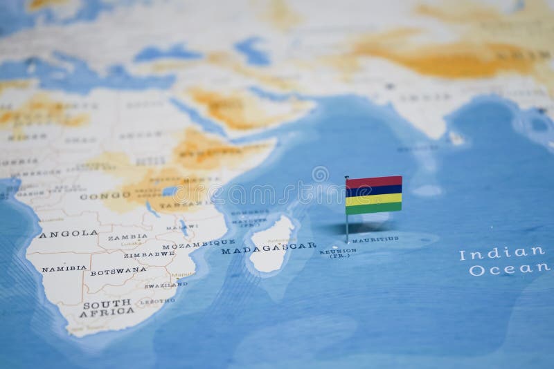 Le drapeau des îles Maurice dans la carte du monde photographie stock libre de droits Le drapeau des îles Maurice dans la carte du monde photographie stock libre de droits