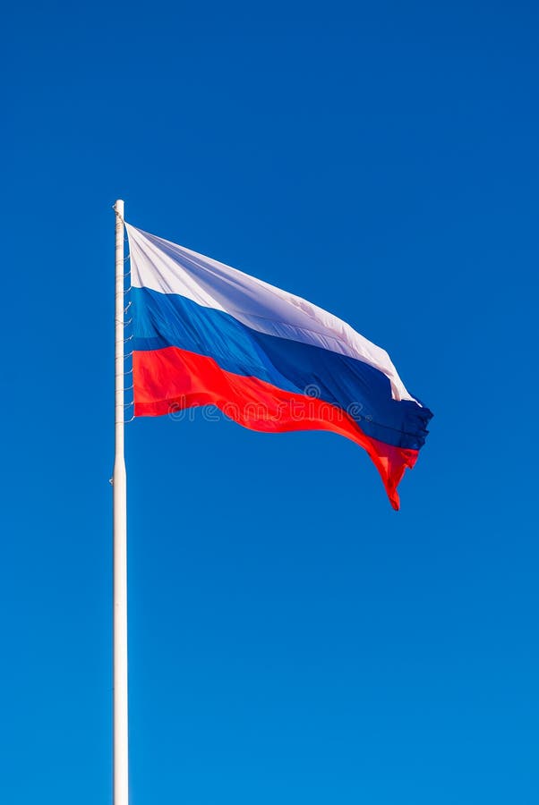 Le Drapeau Russe Sur Le Mat De Drapeau Flottant Dans Le Vent Sur Le Fond De Ciel Bleu Tula Russie Image Stock Image Du Nation Flagpole Le Drapeau Russe Sur Le Mat De Drapeau Flottant Dans Le Vent Sur Le Fond De Ciel Bleu Tula Russie Image Stock Image Du Nation Flagpole
