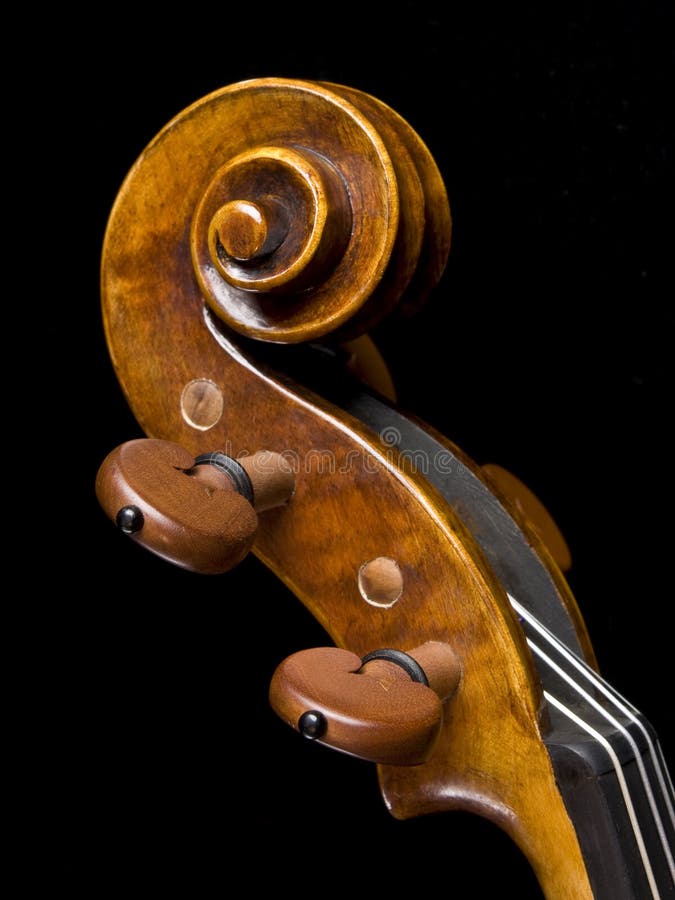 Le défilement classique acoustique de violon cheville l'aile gauche