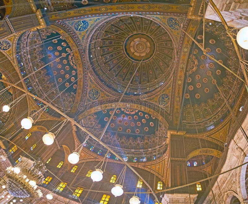 Le dôme complexe de la mosquée d'albâtre dans la citadelle du Caire, Egypte photos libres de droits Le dôme complexe de la mosquée d'albâtre dans la citadelle du Caire, Egypte photos libres de droits