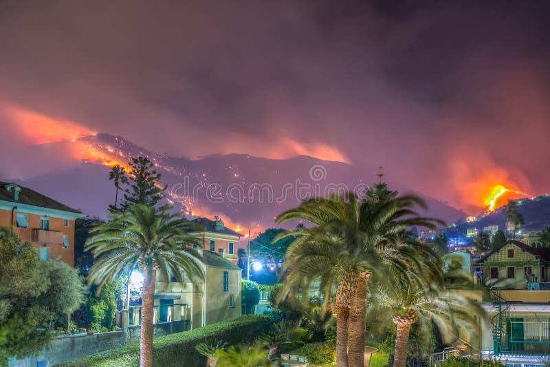 Le feu provoqué par sécheresse Le feu provoqué par sécheresse