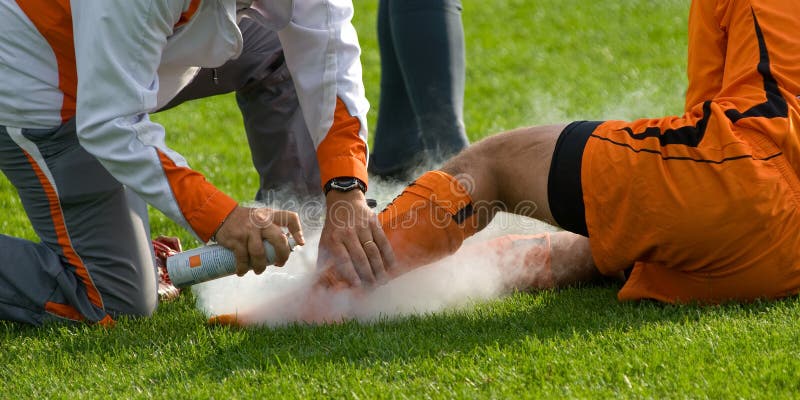 Le football blessé image stock Le football blessé image stock