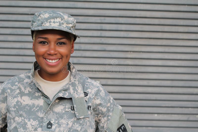 Le för veteransoldat Afrikansk amerikankvinna i militären