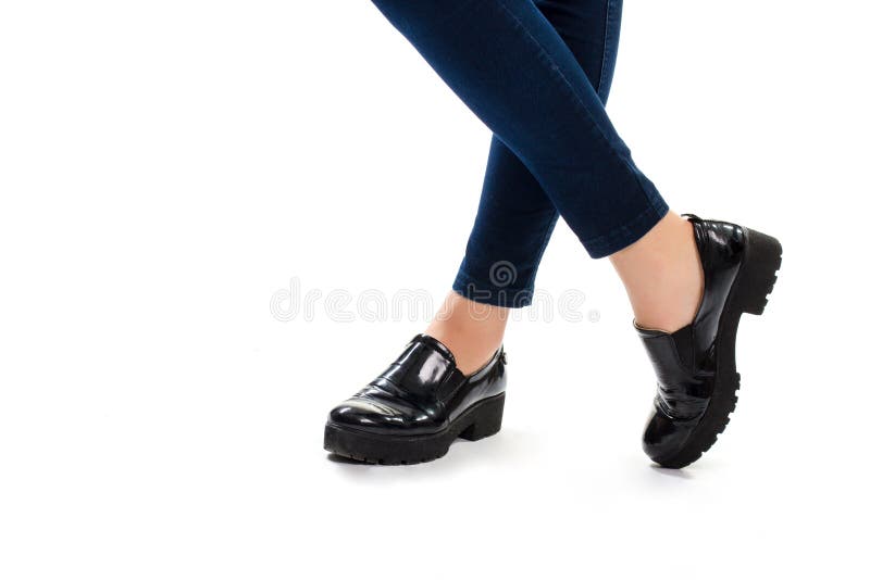 scarpe nere ragazza