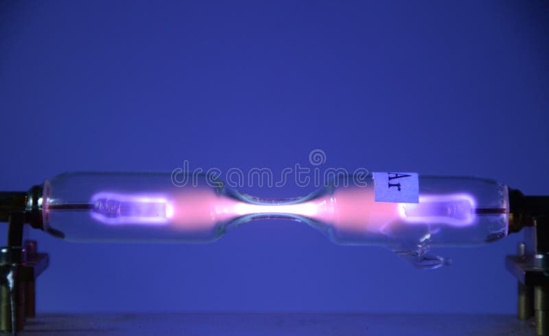 Le gaz inerte Argon Ar vu dans un tube à décharge