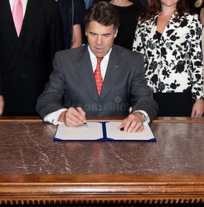 Le Gouverneur Rick Perry, législation de signature du Texas image stock Le Gouverneur Rick Perry, législation de signature du Texas image stock
