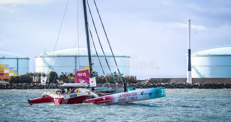 Le Havre / France - 5 novembre 2017 : Transat Jacques Vabre, Multi50, La French Tech Rennes St Malo, Gilles Lamire, Thierry du photo libre de droits Le Havre / France - 5 novembre 2017 : Transat Jacques Vabre, Multi50, La French Tech Rennes St Malo, Gilles Lamire, Thierry du photo libre de droits