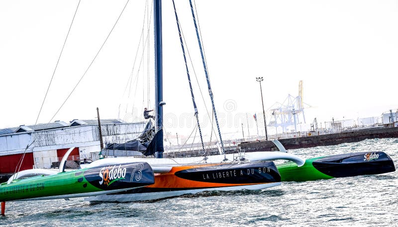 Le Havre / Francia - novembre 2017: Transat Jacques Vabre, Sodebo Ultim, Thomas Coville, Jean-Luc Nelias fotografia stock libera da diritti Le Havre / Francia - novembre 2017: Transat Jacques Vabre, Sodebo Ultim, Thomas Coville, Jean-Luc Nelias fotografia stock libera da diritti