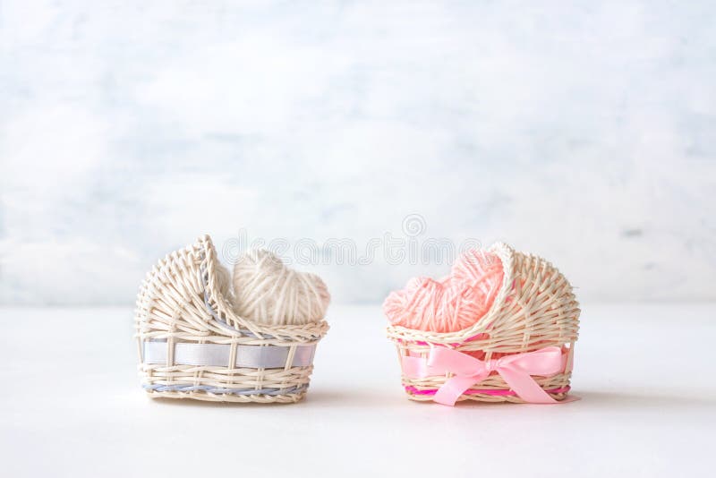 Le idee della doccia di bambino per una ragazza e un ragazzo fanno festa Decori rosa e blu immagini stock libere da diritti Le idee della doccia di bambino per una ragazza e un ragazzo fanno festa Decori rosa e blu immagini stock libere da diritti